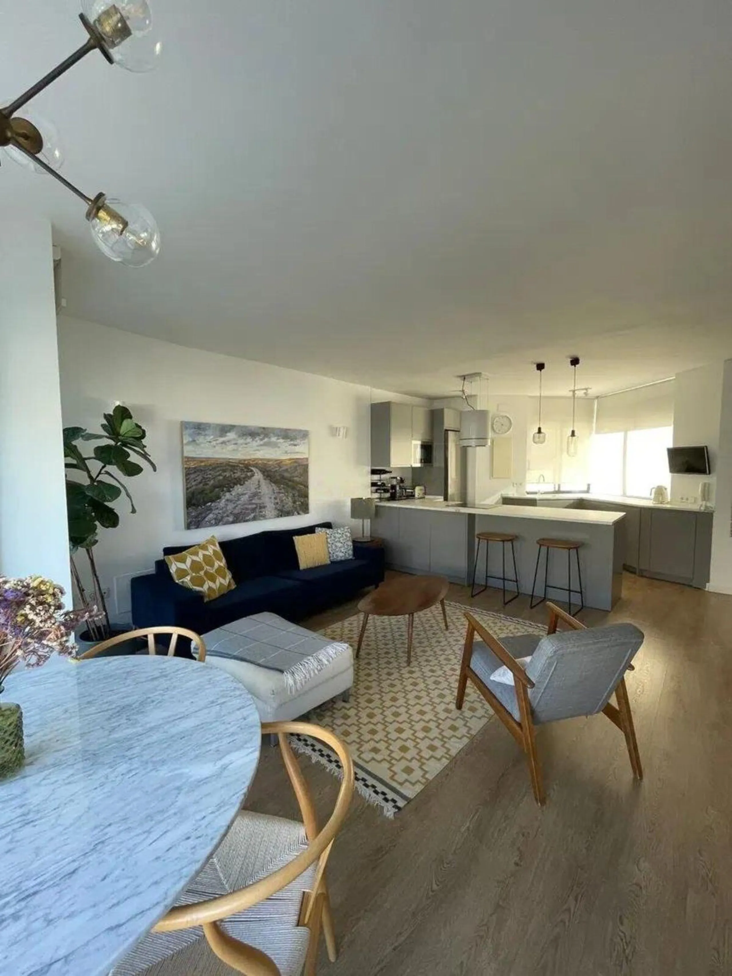 Renovated penthouse with sea views just steps from the beach in Marbella!