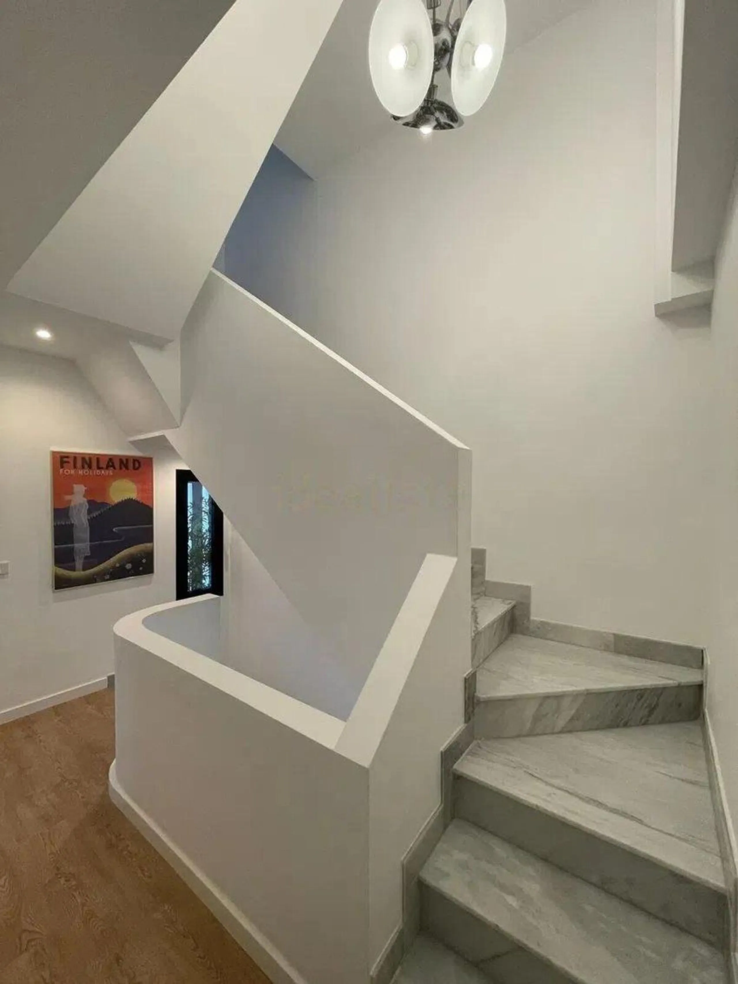 Renovated penthouse with sea views just steps from the beach in Marbella!