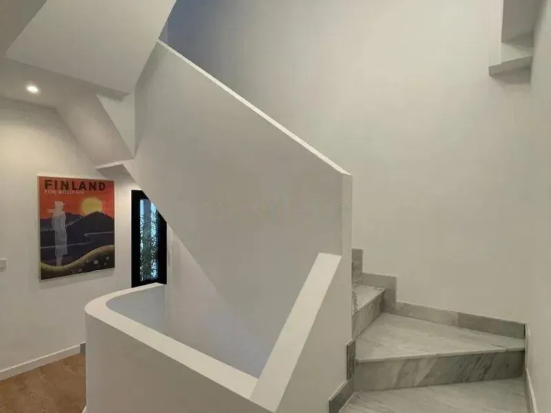 Renovated penthouse with sea views just steps from the beach in Marbella!
