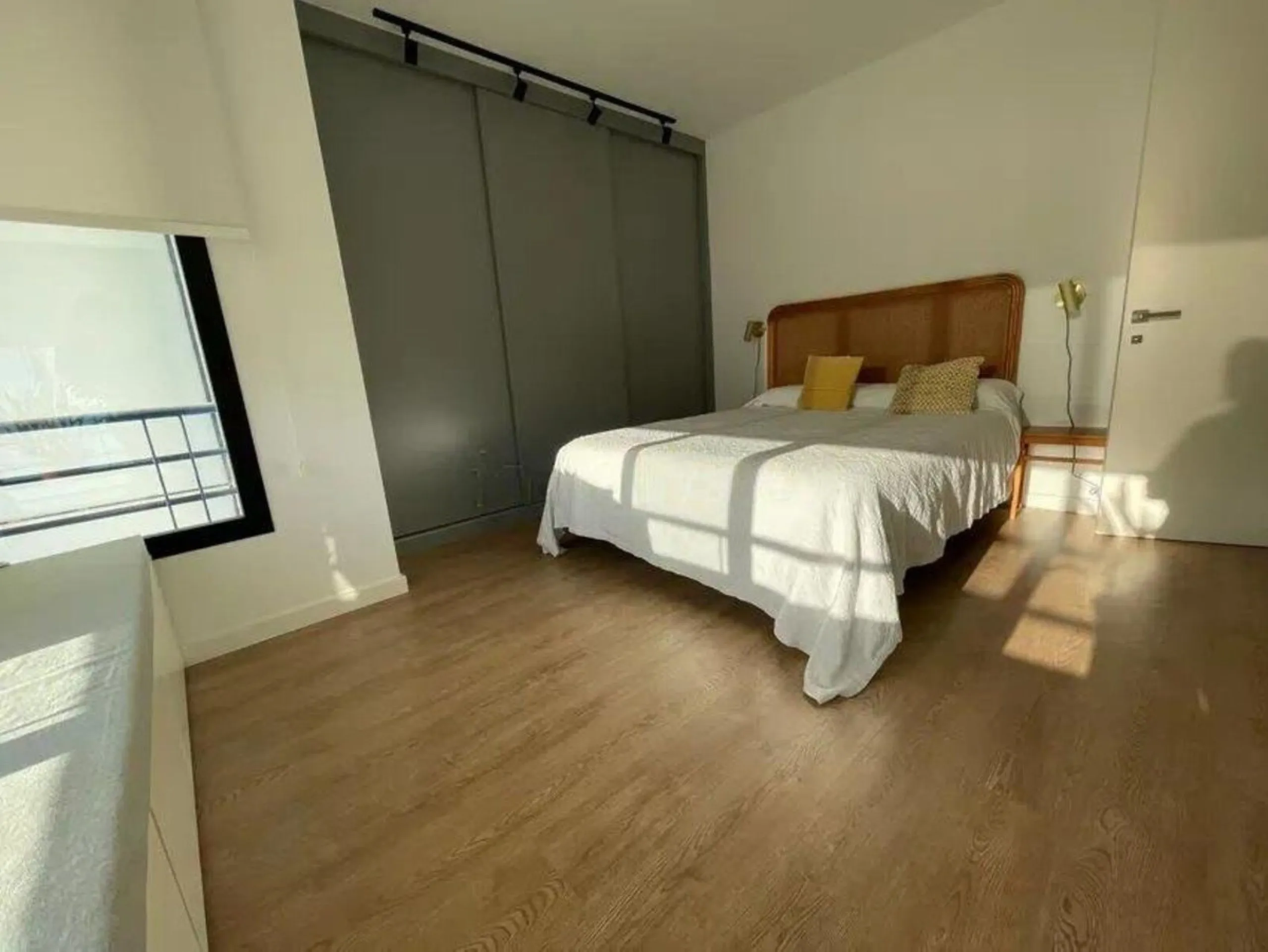 Renovated penthouse with sea views just steps from the beach in Marbella!