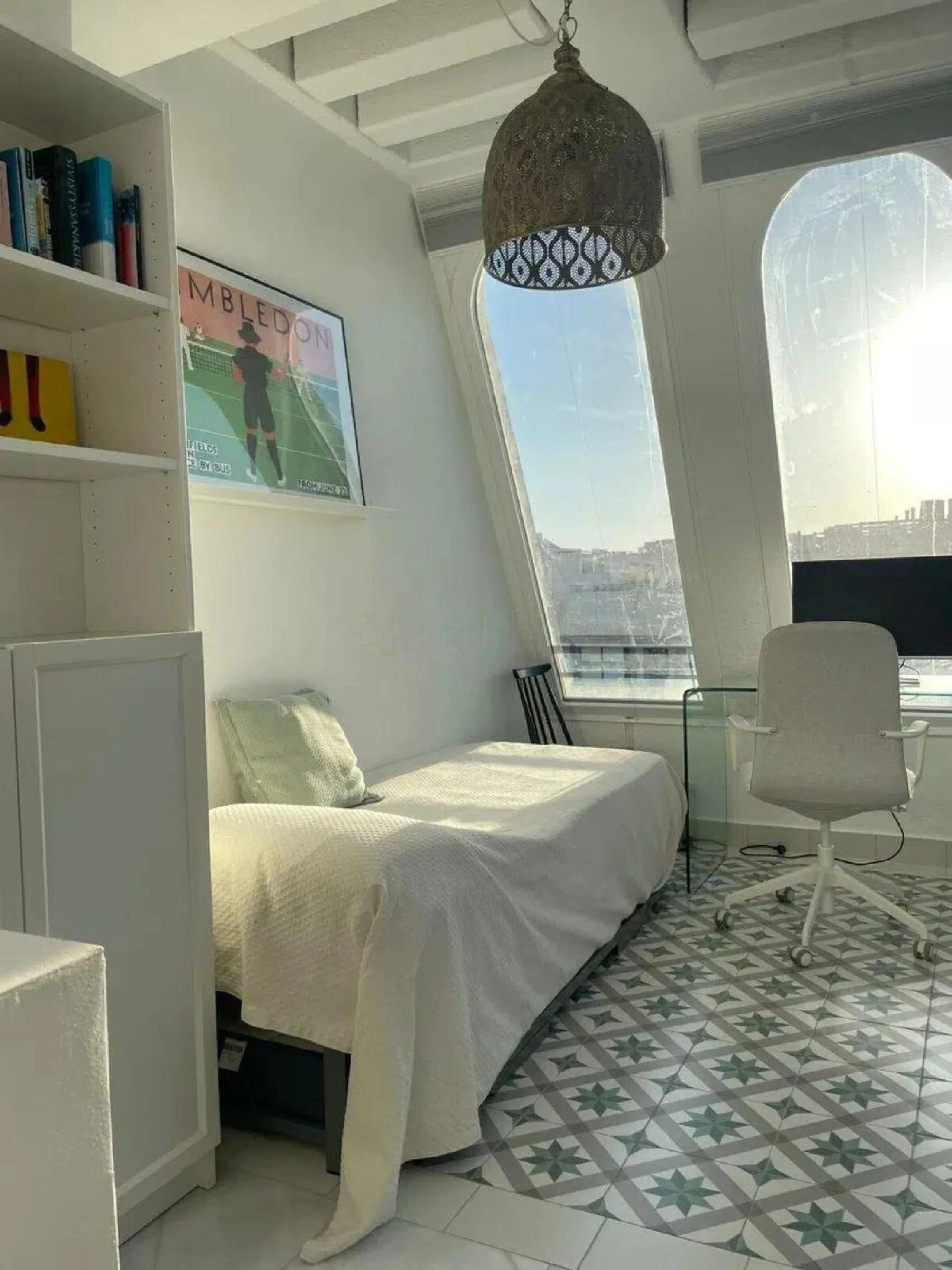 Renovated penthouse with sea views just steps from the beach in Marbella!