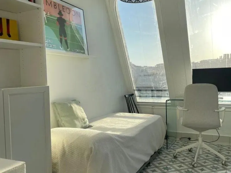 Renovated penthouse with sea views just steps from the beach in Marbella!