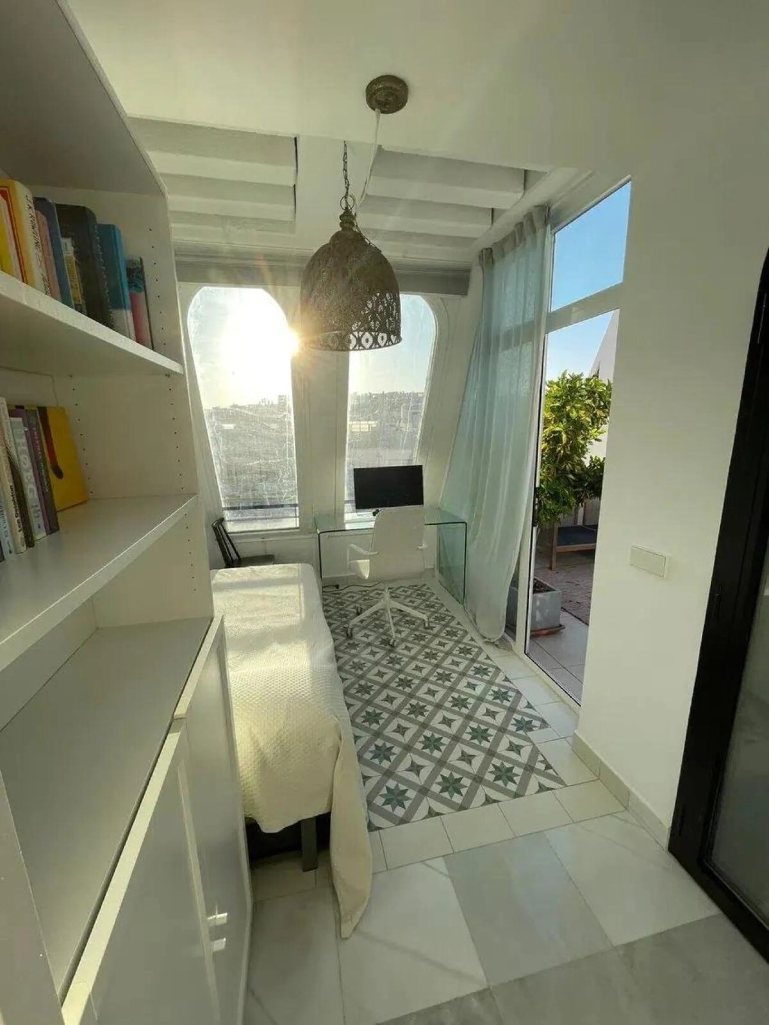 Renovated penthouse with sea views just steps from the beach in Marbella!