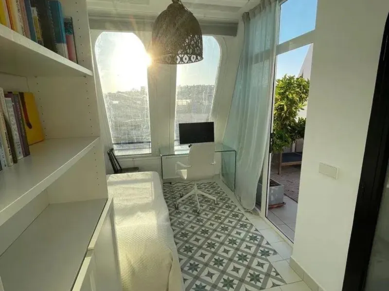 Renovated penthouse with sea views just steps from the beach in Marbella!