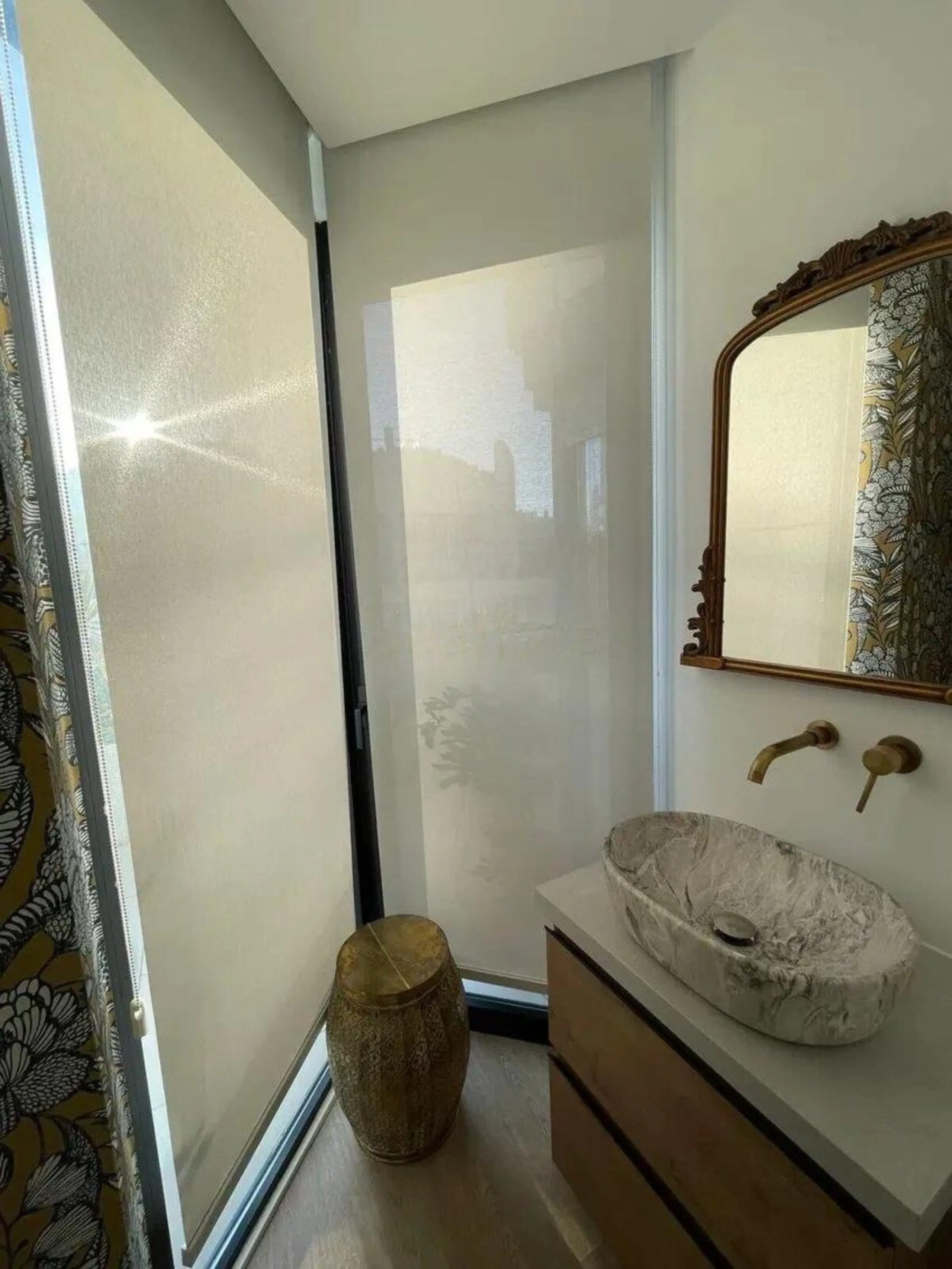 Renovated penthouse with sea views just steps from the beach in Marbella!