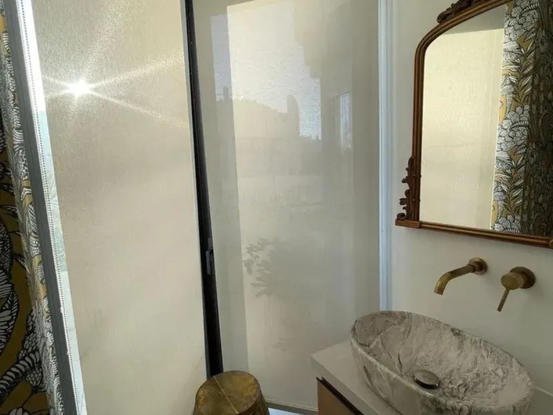 Renovated penthouse with sea views just steps from the beach in Marbella!