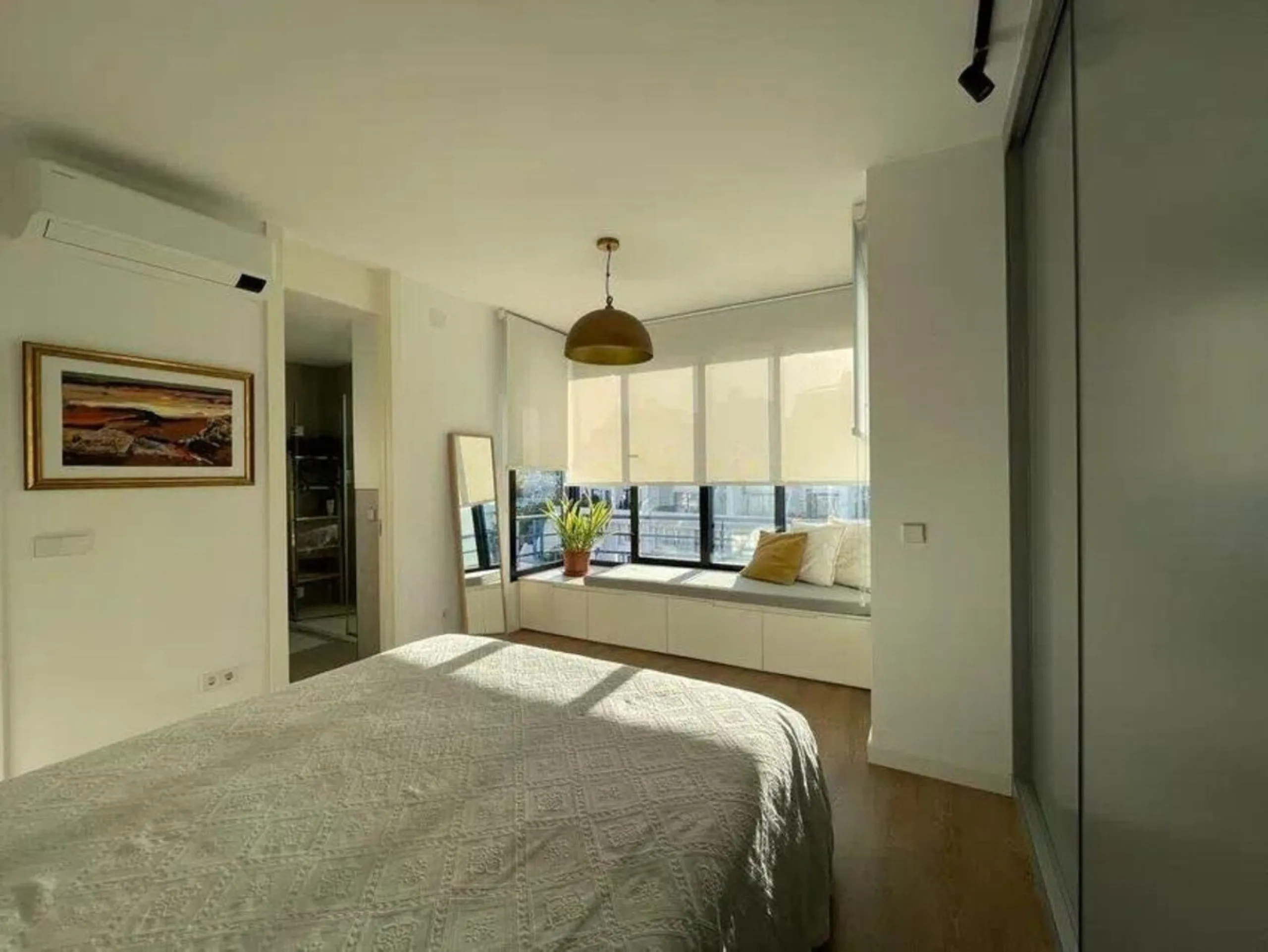Renovated penthouse with sea views just steps from the beach in Marbella!
