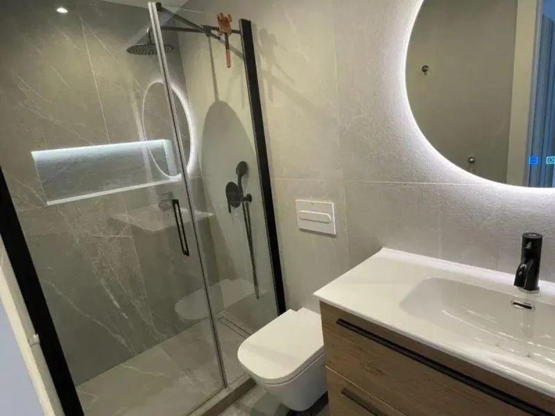 Renovated penthouse with sea views just steps from the beach in Marbella!