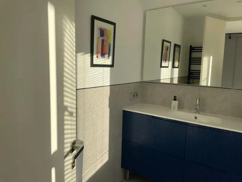 Renovated penthouse with sea views just steps from the beach in Marbella!
