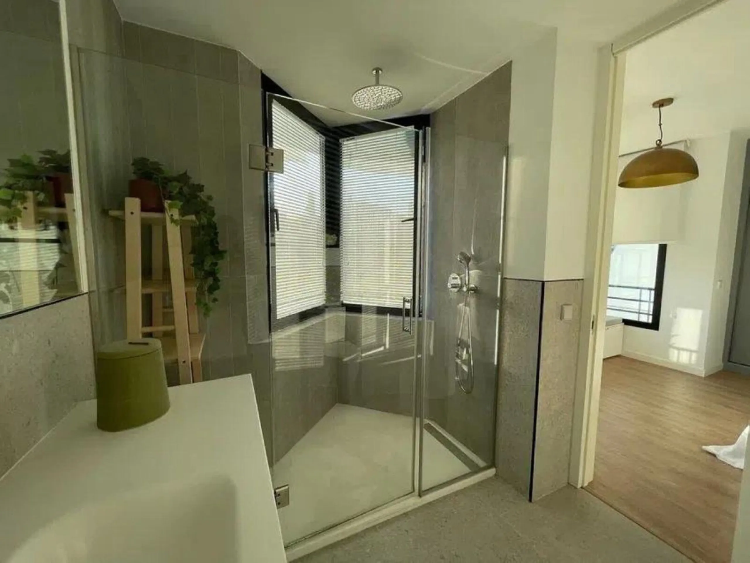 Renovated penthouse with sea views just steps from the beach in Marbella!