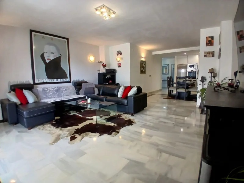 SPACIOUS BEACHSIDE APARTMENT WITH LARGE SOUTH-FACING TERRACE