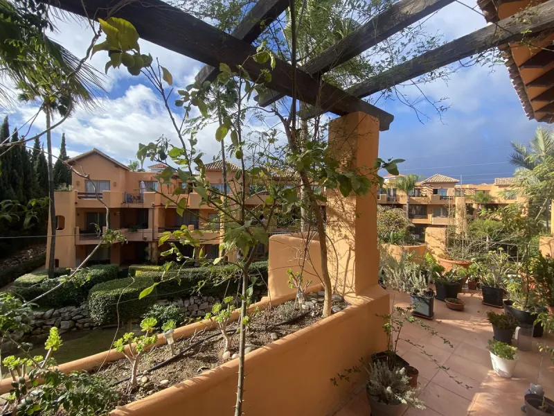 Penthouse for sale in an exclusive residential area in Bel Air, located between Estepona and Marbella.