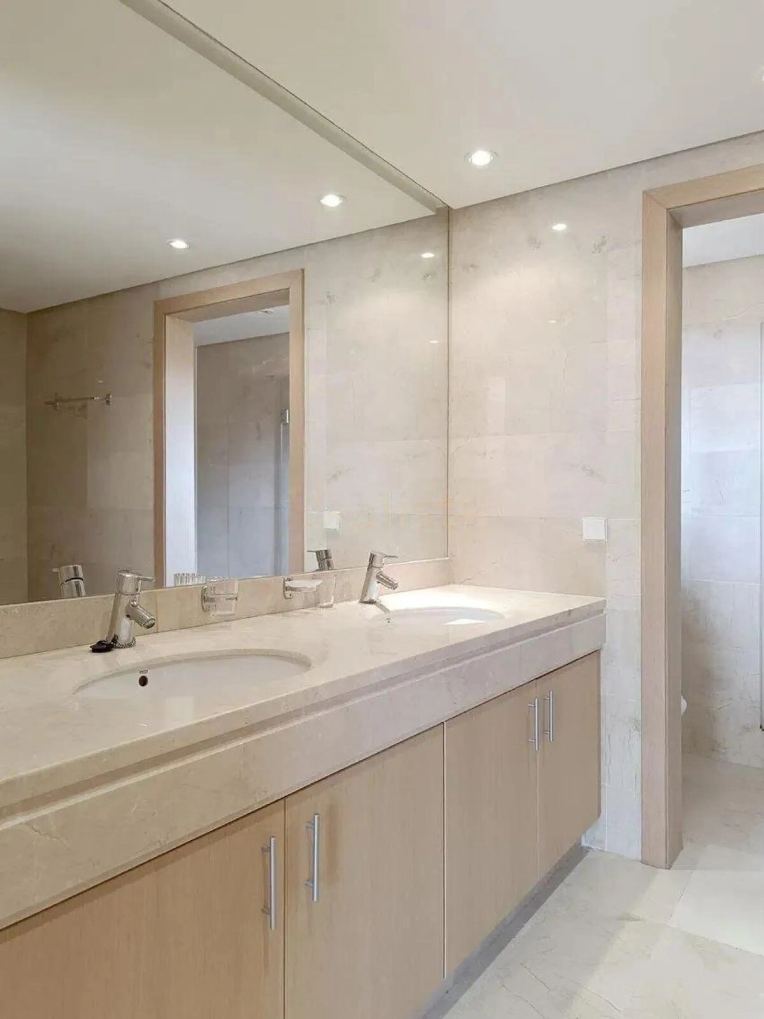 Penthouse for sale in an exclusive residential area in Bel Air, located between Estepona and Marbella.