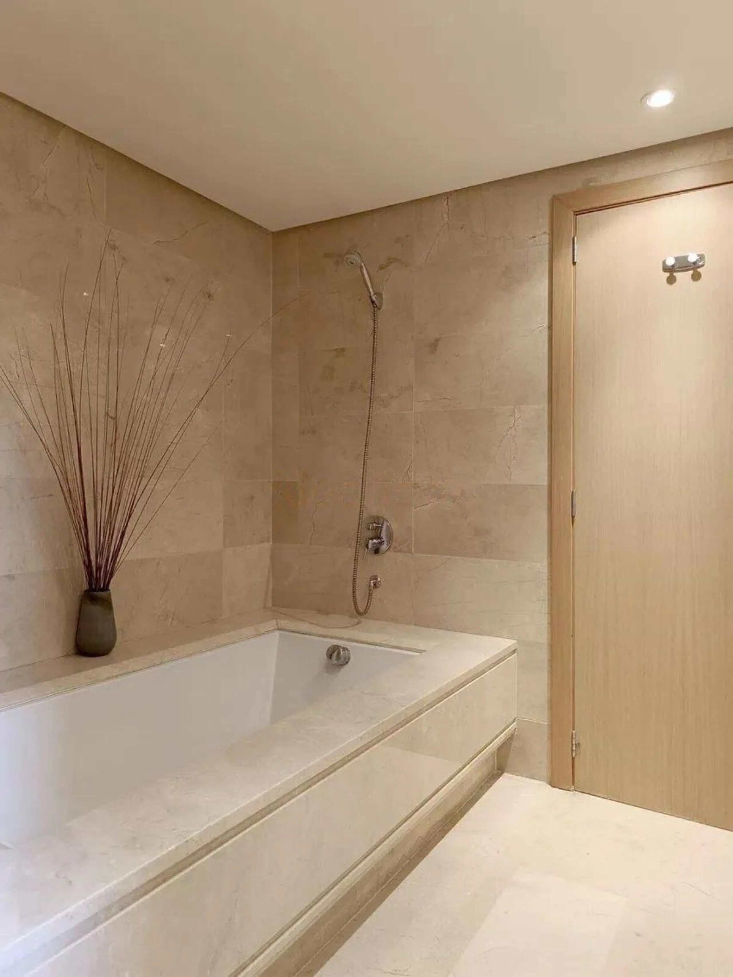 Penthouse for sale in an exclusive residential area in Bel Air, located between Estepona and Marbella.