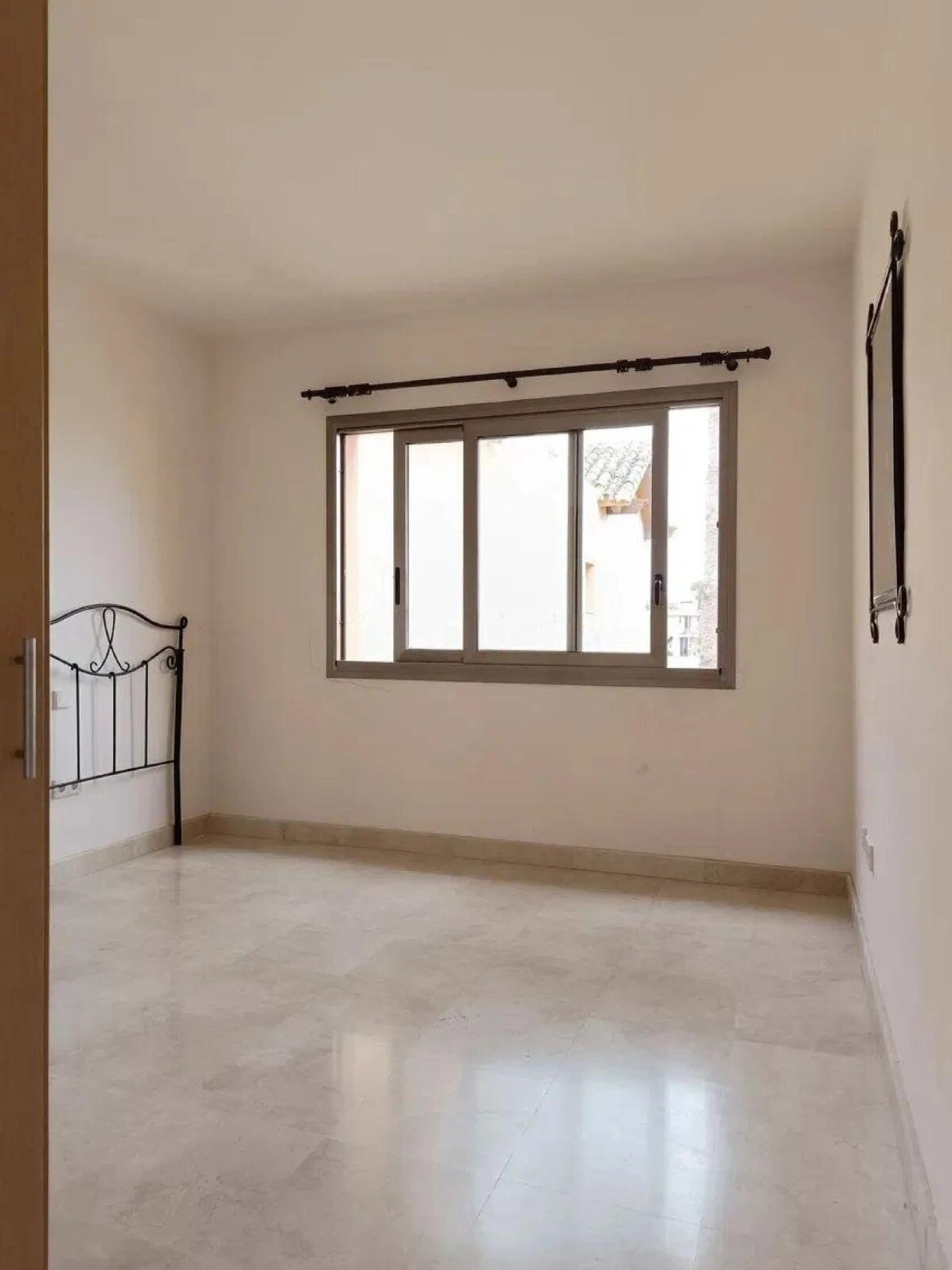 Penthouse for sale in an exclusive residential area in Bel Air, located between Estepona and Marbella.