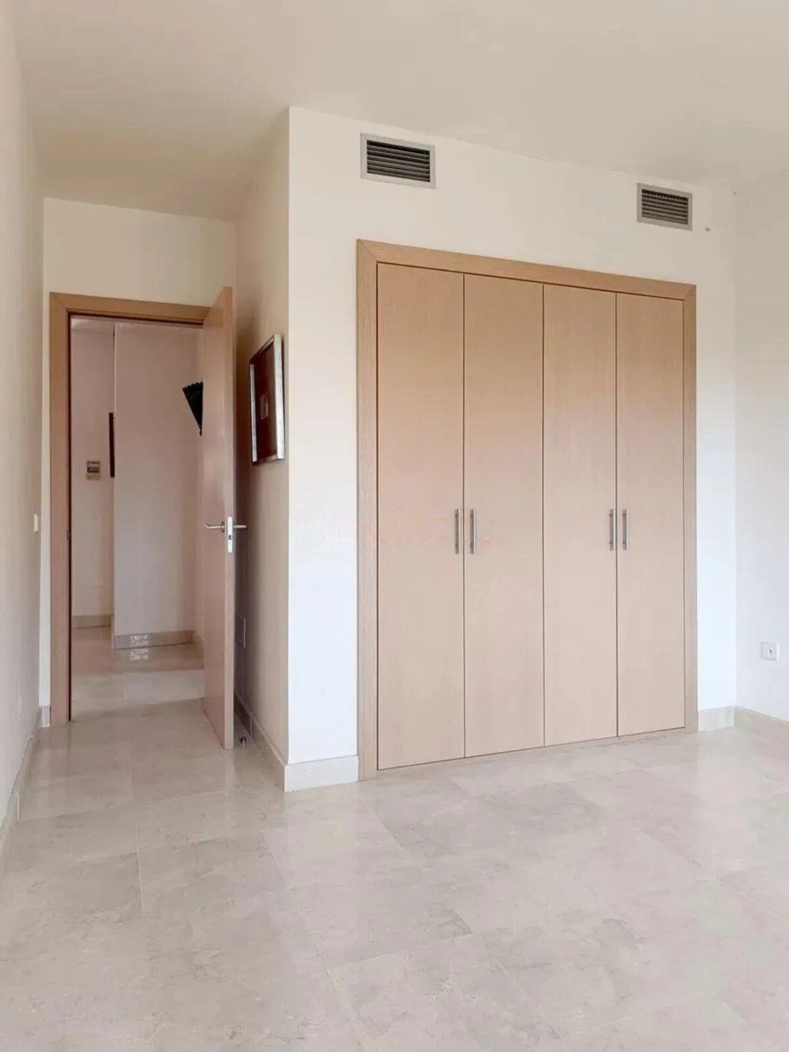 Penthouse for sale in an exclusive residential area in Bel Air, located between Estepona and Marbella.