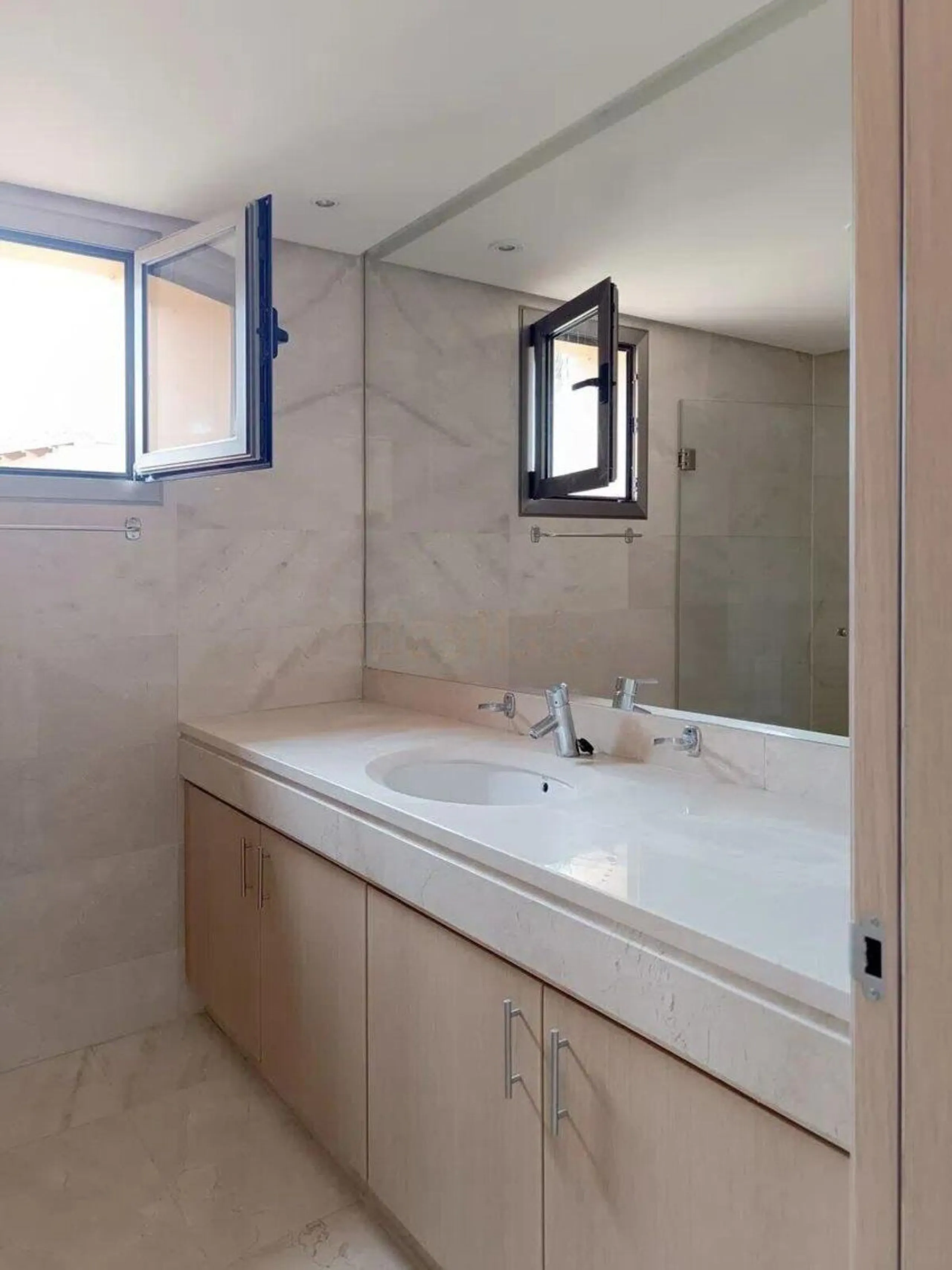 Penthouse for sale in an exclusive residential area in Bel Air, located between Estepona and Marbella.