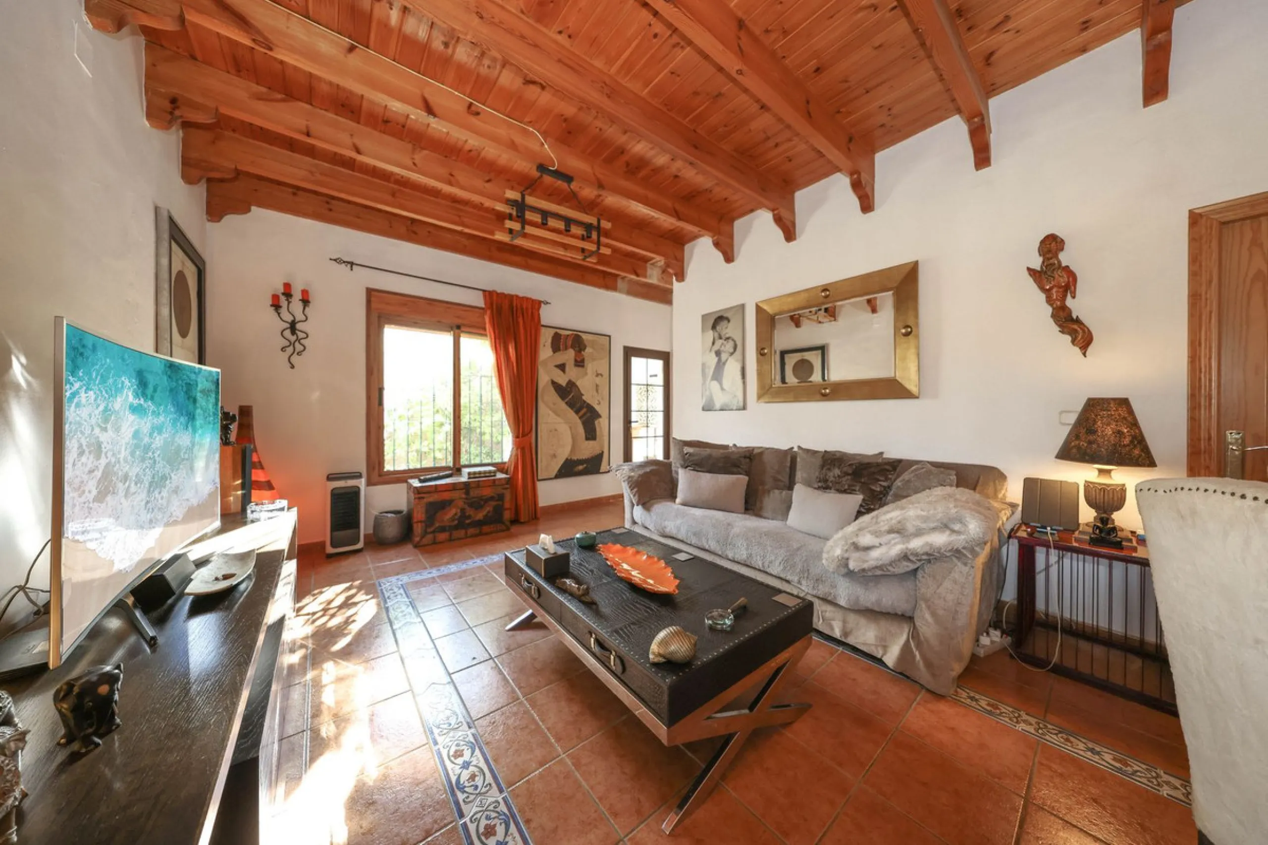 Detached Finca with Expansive Open Views