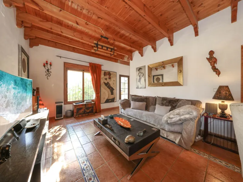 Detached Finca with Expansive Open Views