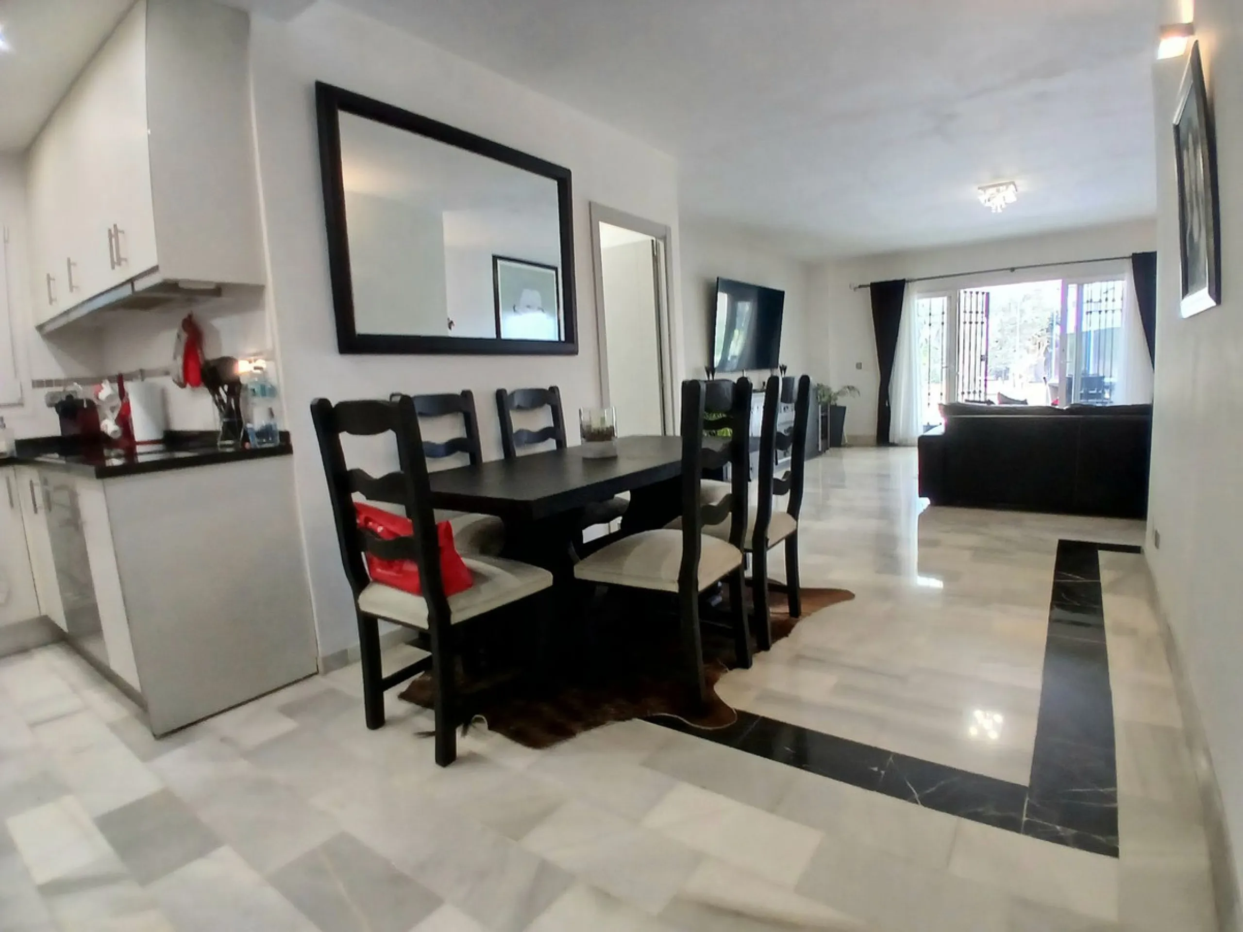 SPACIOUS BEACHSIDE APARTMENT WITH LARGE SOUTH-FACING TERRACE