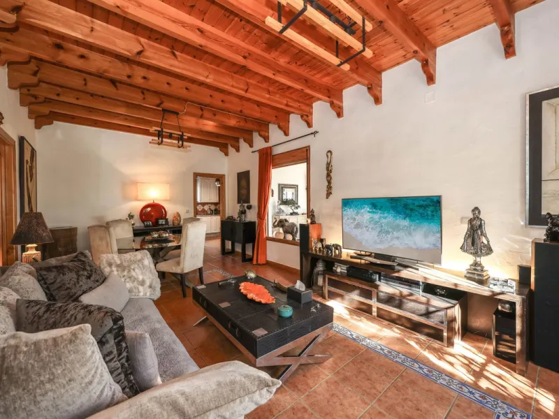 Detached Finca with Expansive Open Views
