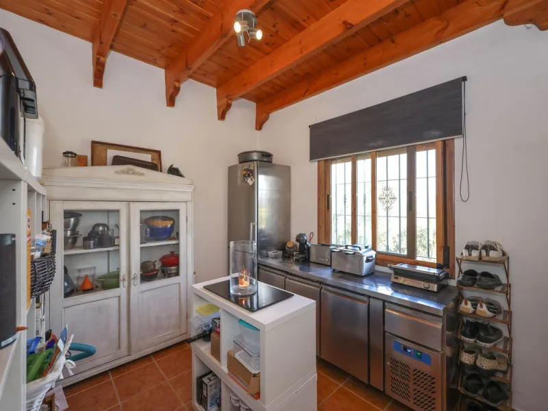 Detached Finca with Expansive Open Views