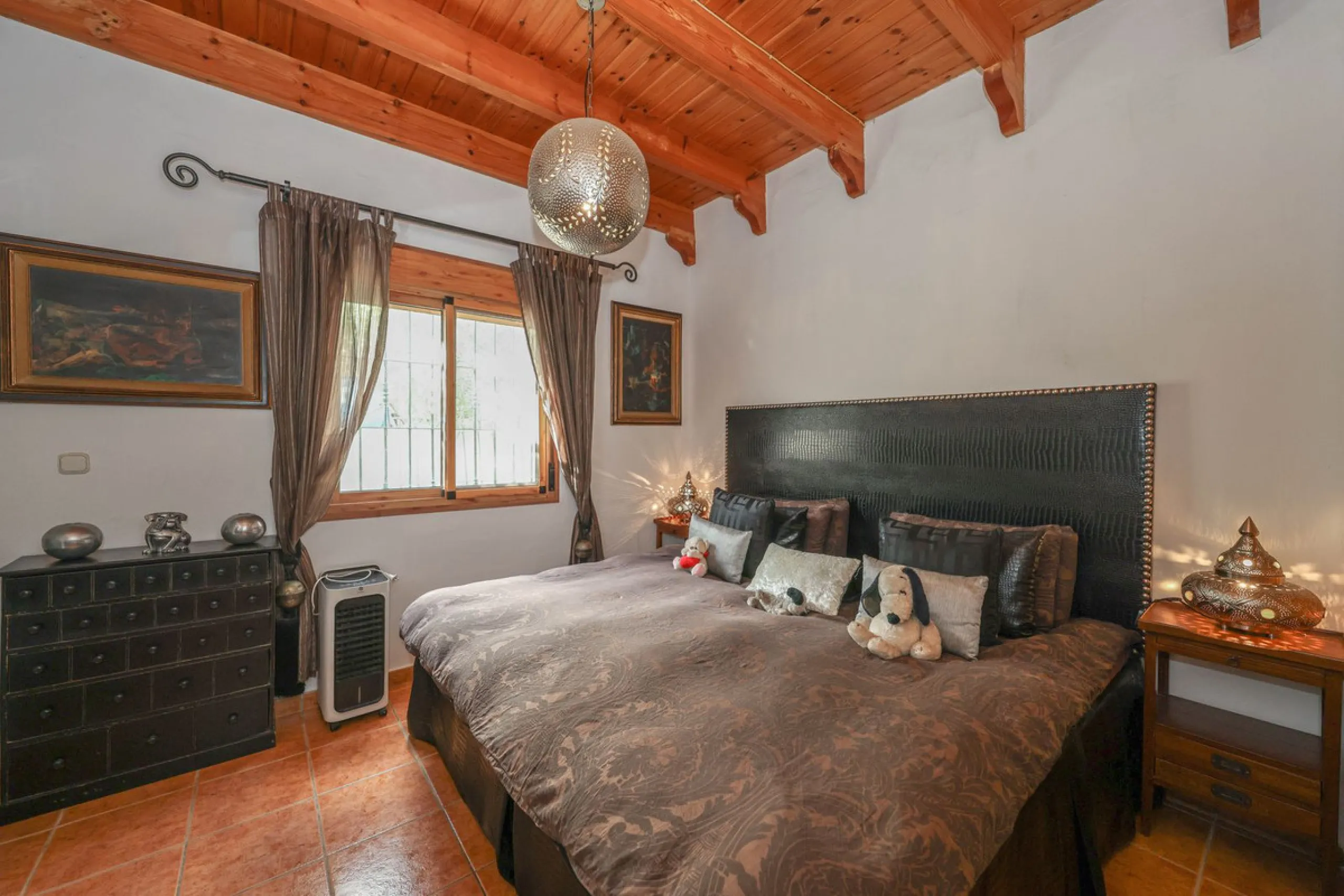 Detached Finca with Expansive Open Views