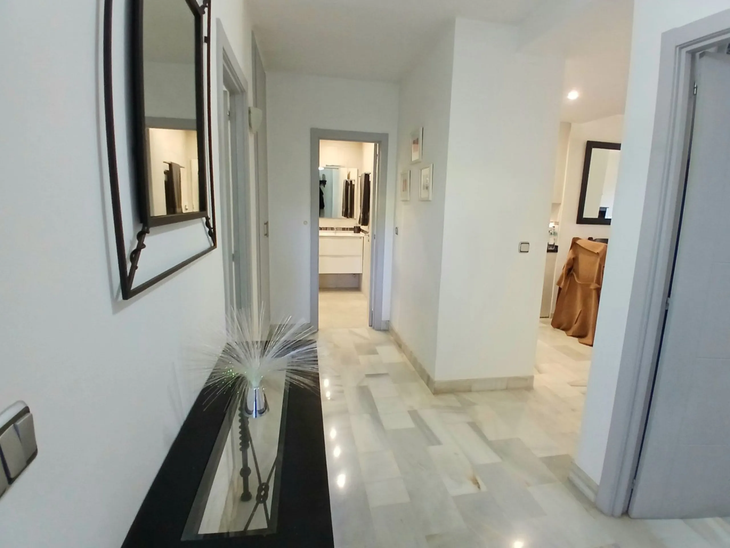 SPACIOUS BEACHSIDE APARTMENT WITH LARGE SOUTH-FACING TERRACE