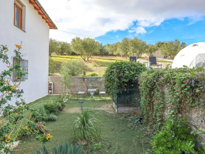 Detached Finca with Expansive Open Views