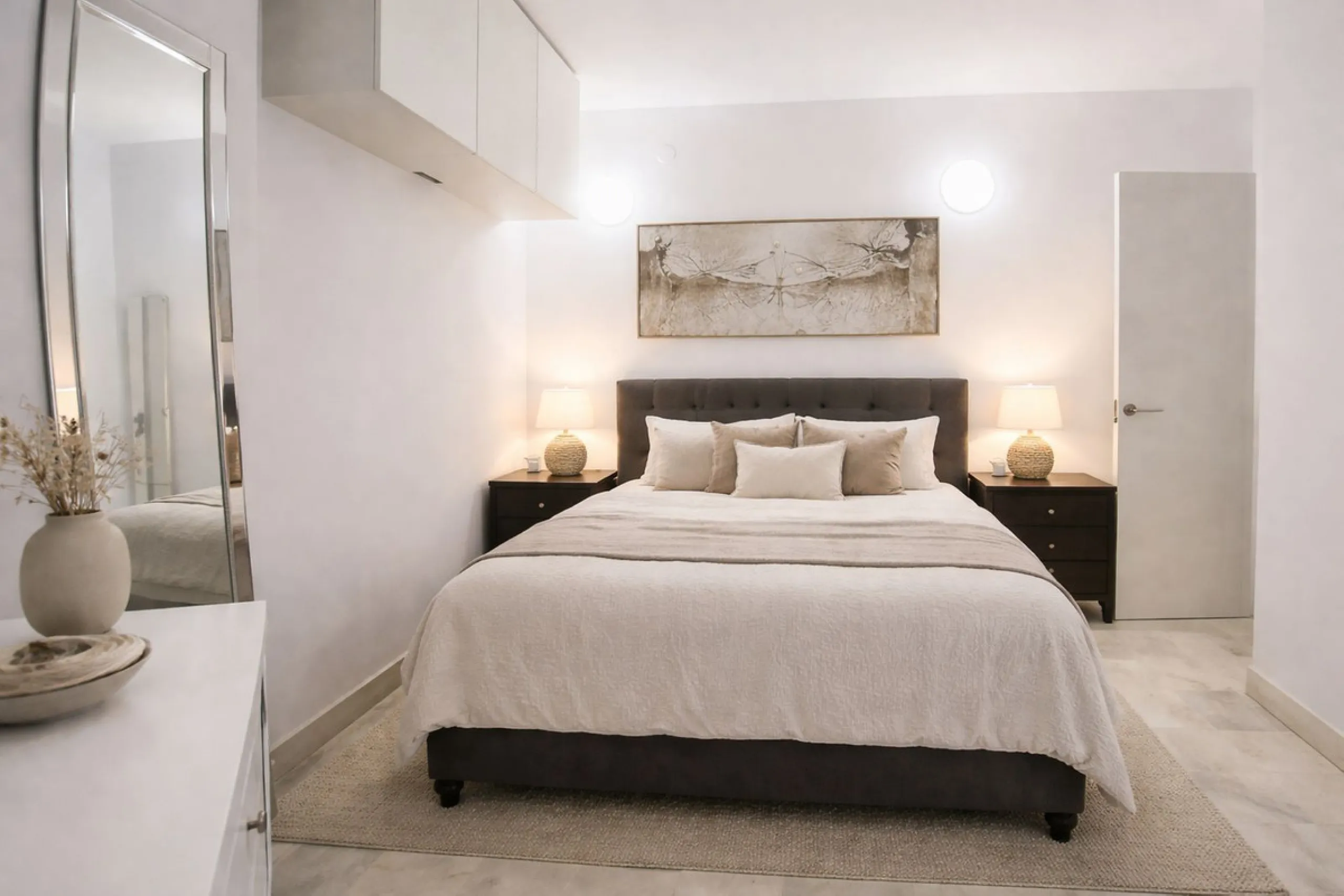 SPACIOUS BEACHSIDE APARTMENT WITH LARGE SOUTH-FACING TERRACE