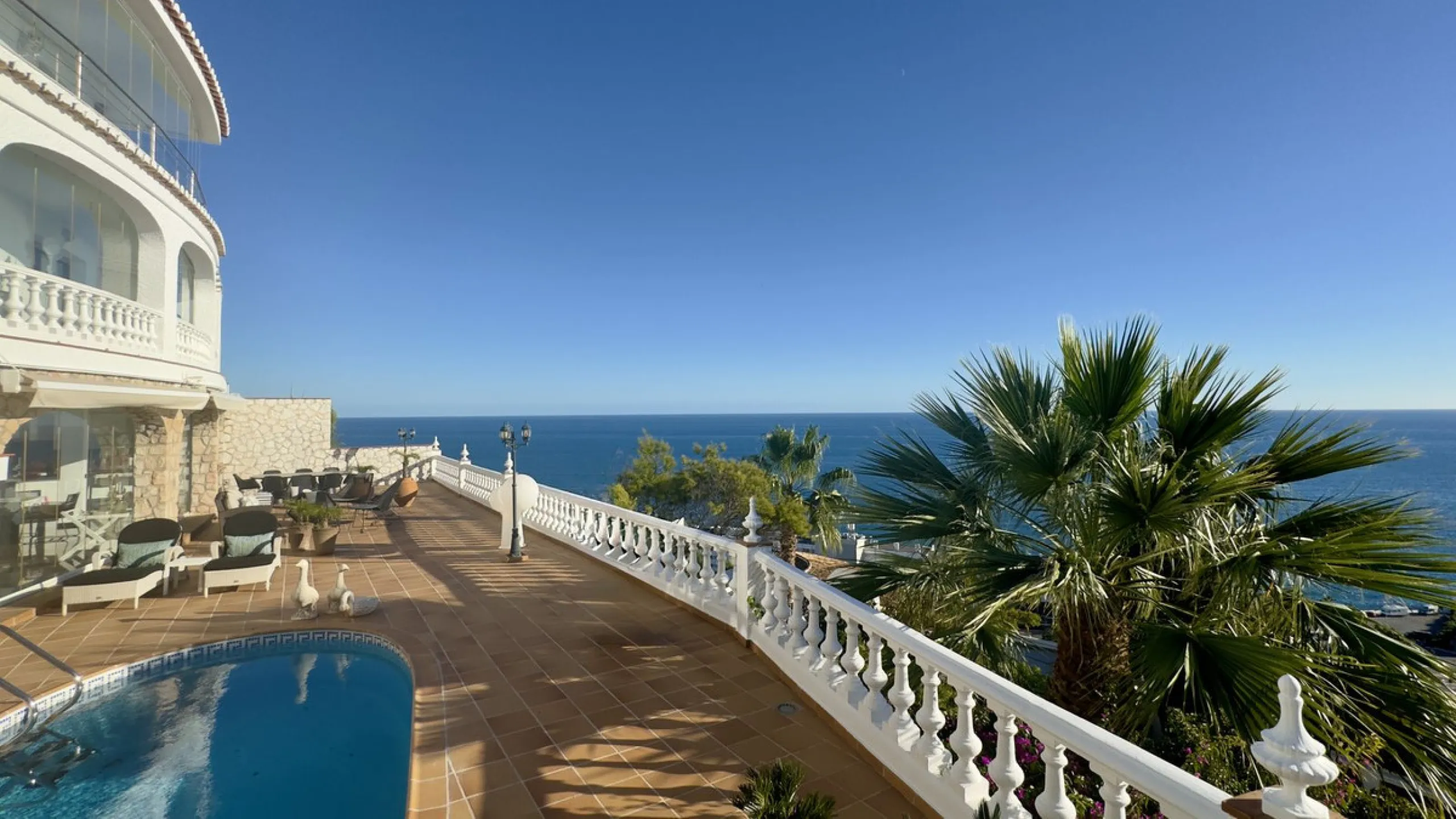 Panoramic sea-view villa in Torremuelle, Benalmádena