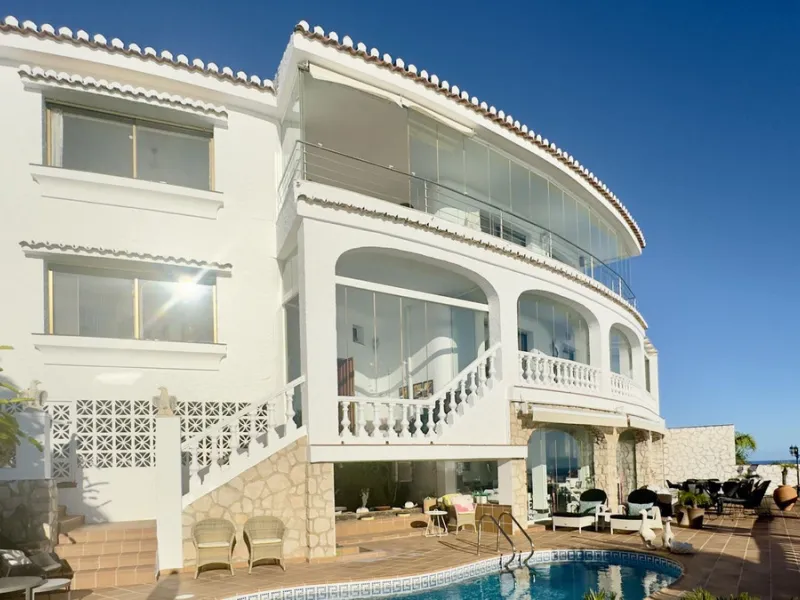 Panoramic sea-view villa in Torremuelle, Benalmádena