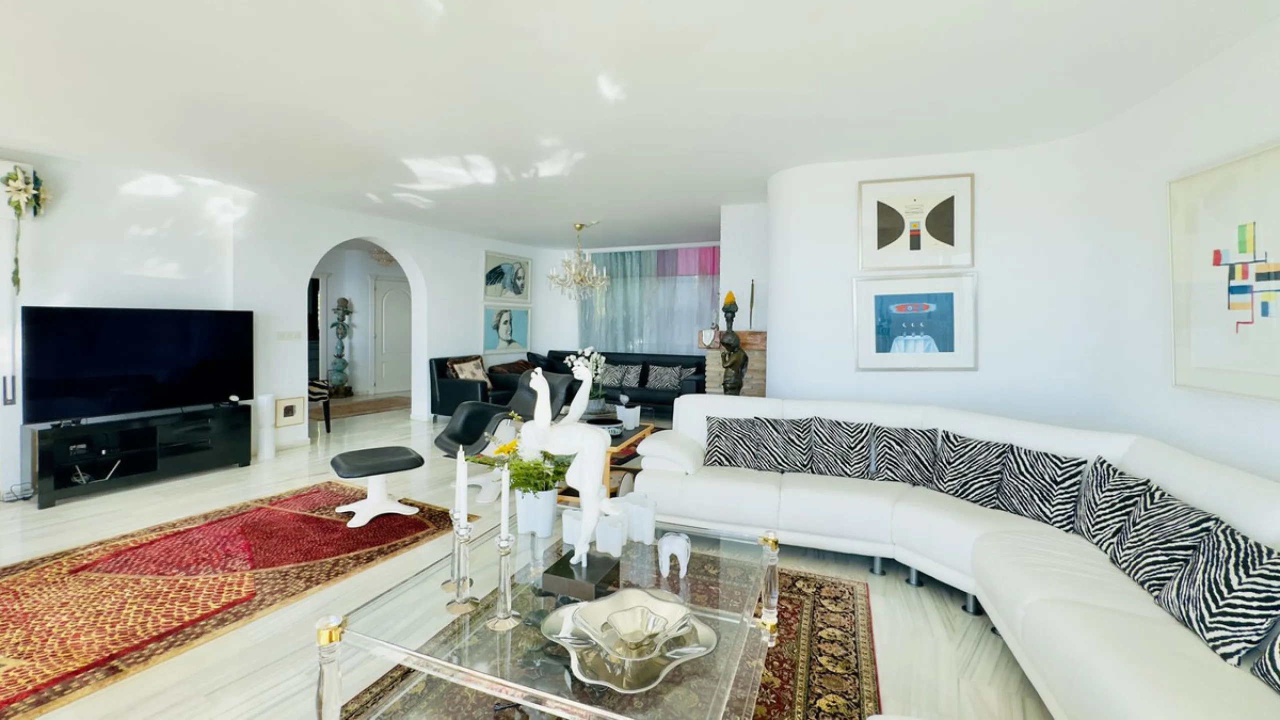 Panoramic sea-view villa in Torremuelle, Benalmádena