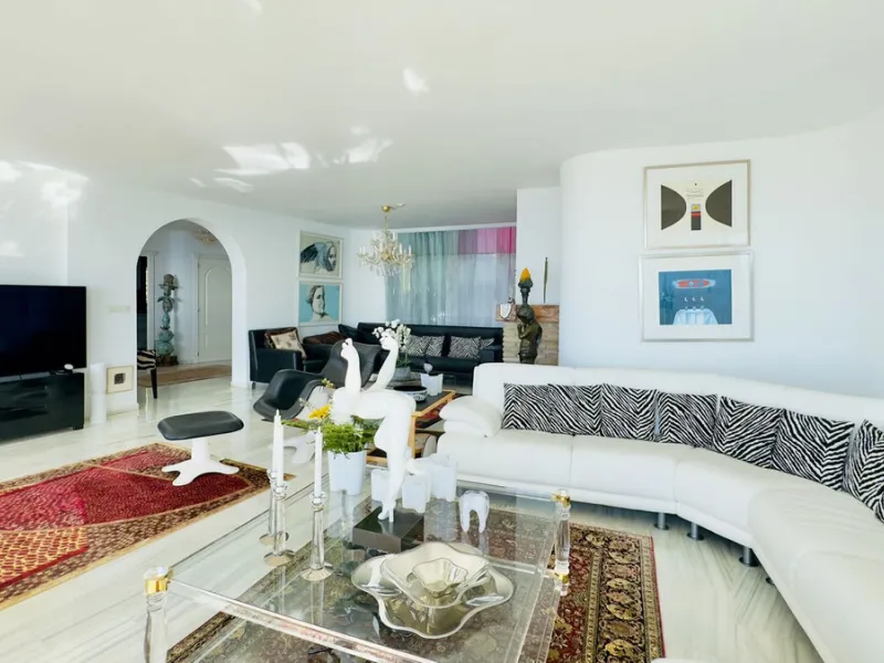 Panoramic sea-view villa in Torremuelle, Benalmádena