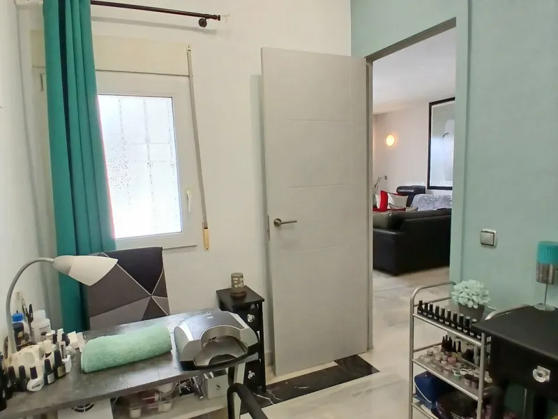 SPACIOUS BEACHSIDE APARTMENT WITH LARGE SOUTH-FACING TERRACE