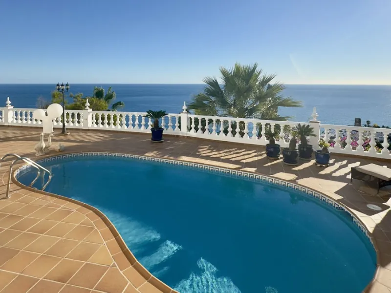 Panoramic sea-view villa in Torremuelle, Benalmádena