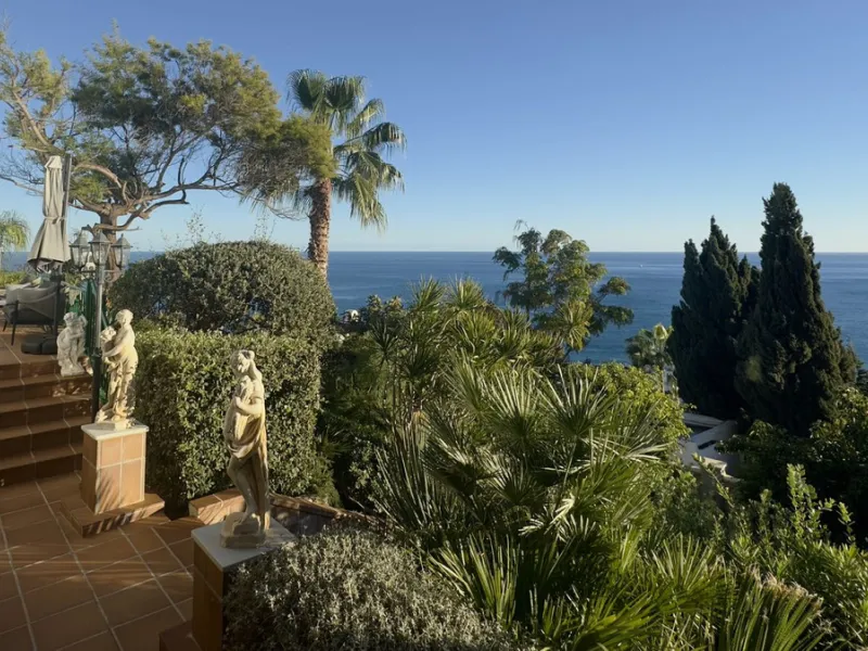 Panoramic sea-view villa in Torremuelle, Benalmádena