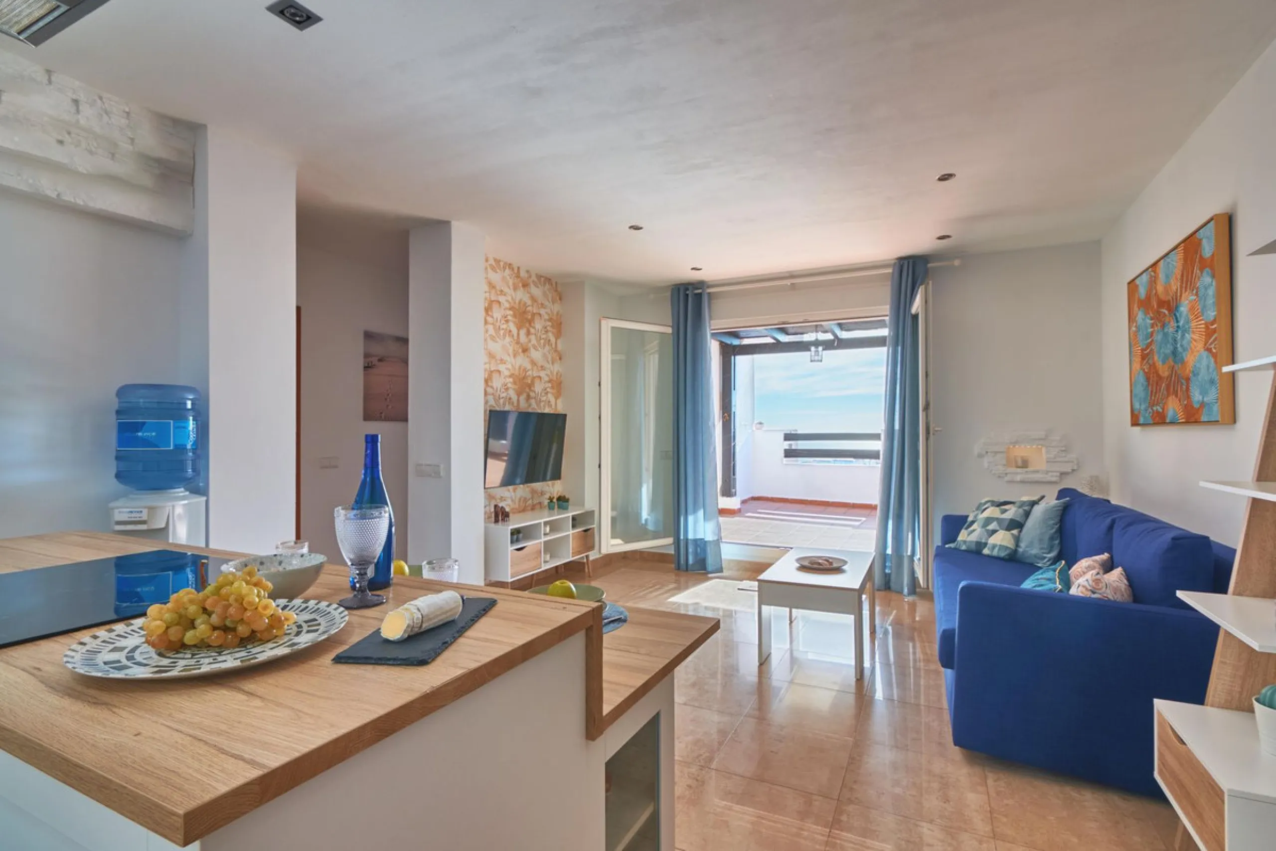 Stylish south facing two bedroom, two bathroom apartment located within this much sought after urbanisation of Vistalmar, between Sotogrande and La Duquesa marina. Set within a secure, gated and quiet community boasting four swimming pools with lush tropi