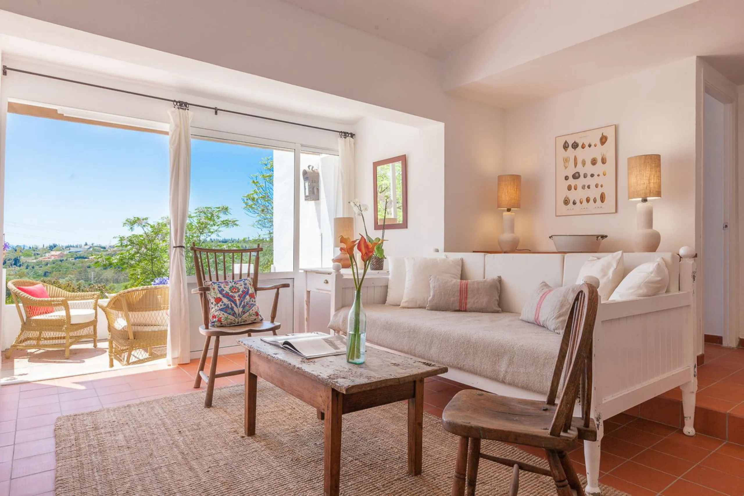 House - Detached Villa в продаже в Estepona, Málaga. В доме 3 спален и 3 ванных комнат. Площадь дома 170 м². Площадь участка 1500 м²