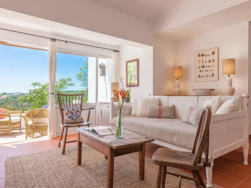 Beautiful, fully renovated Andalusian farmhouse, full of charm, located in the countryside but only 3 km from the best beaches, between Estepona and Marbella.