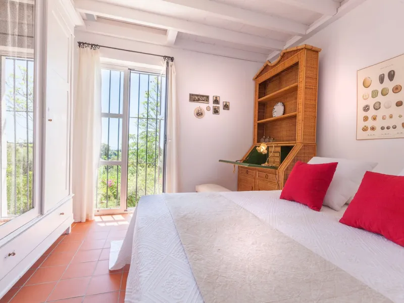 House - Detached Villa в продаже в Estepona, Málaga. В доме 3 спален и 3 ванных комнат. Площадь дома 170 м². Площадь участка 1500 м²