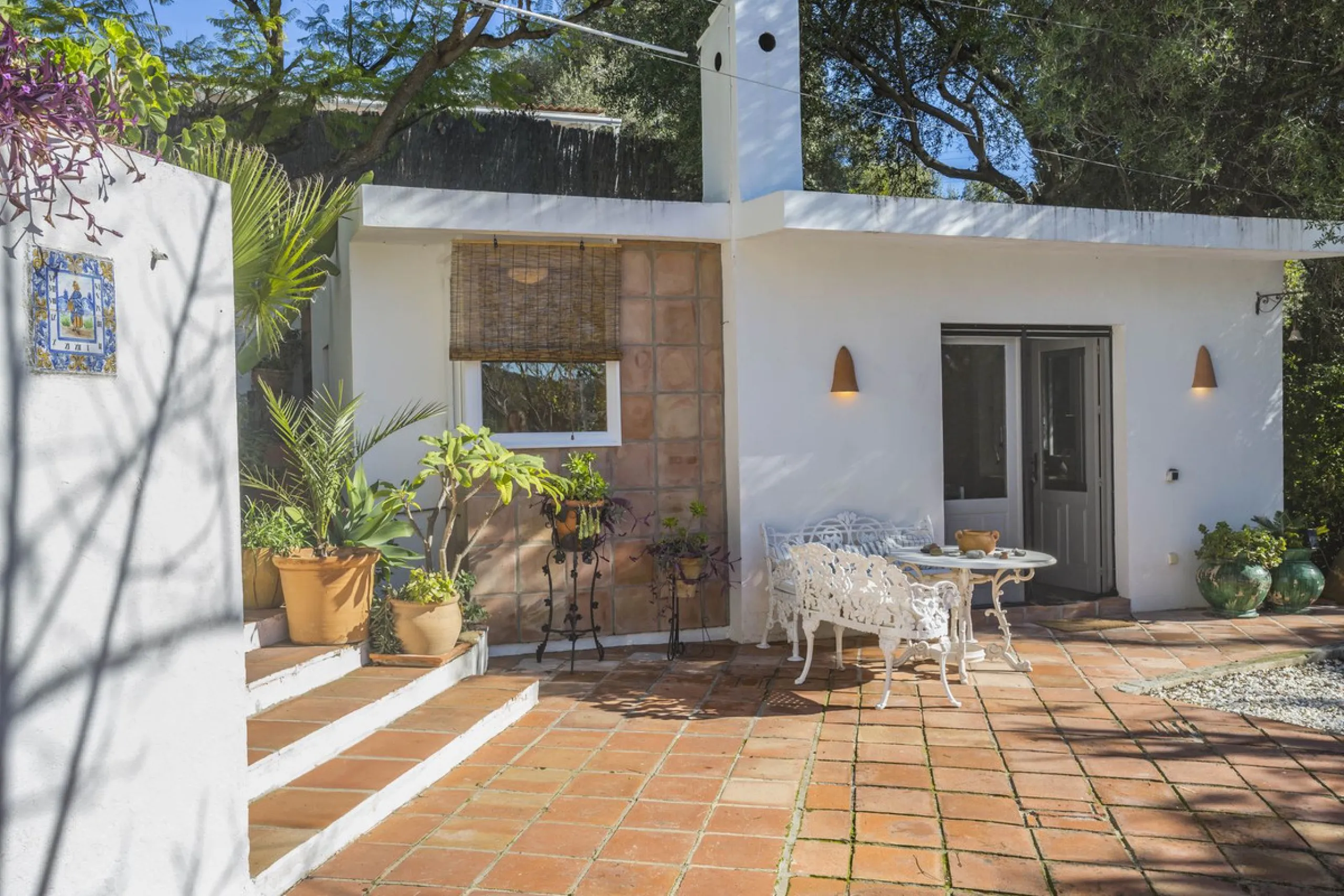 House - Detached Villa в продаже в Estepona, Málaga. В доме 3 спален и 3 ванных комнат. Площадь дома 170 м². Площадь участка 1500 м²