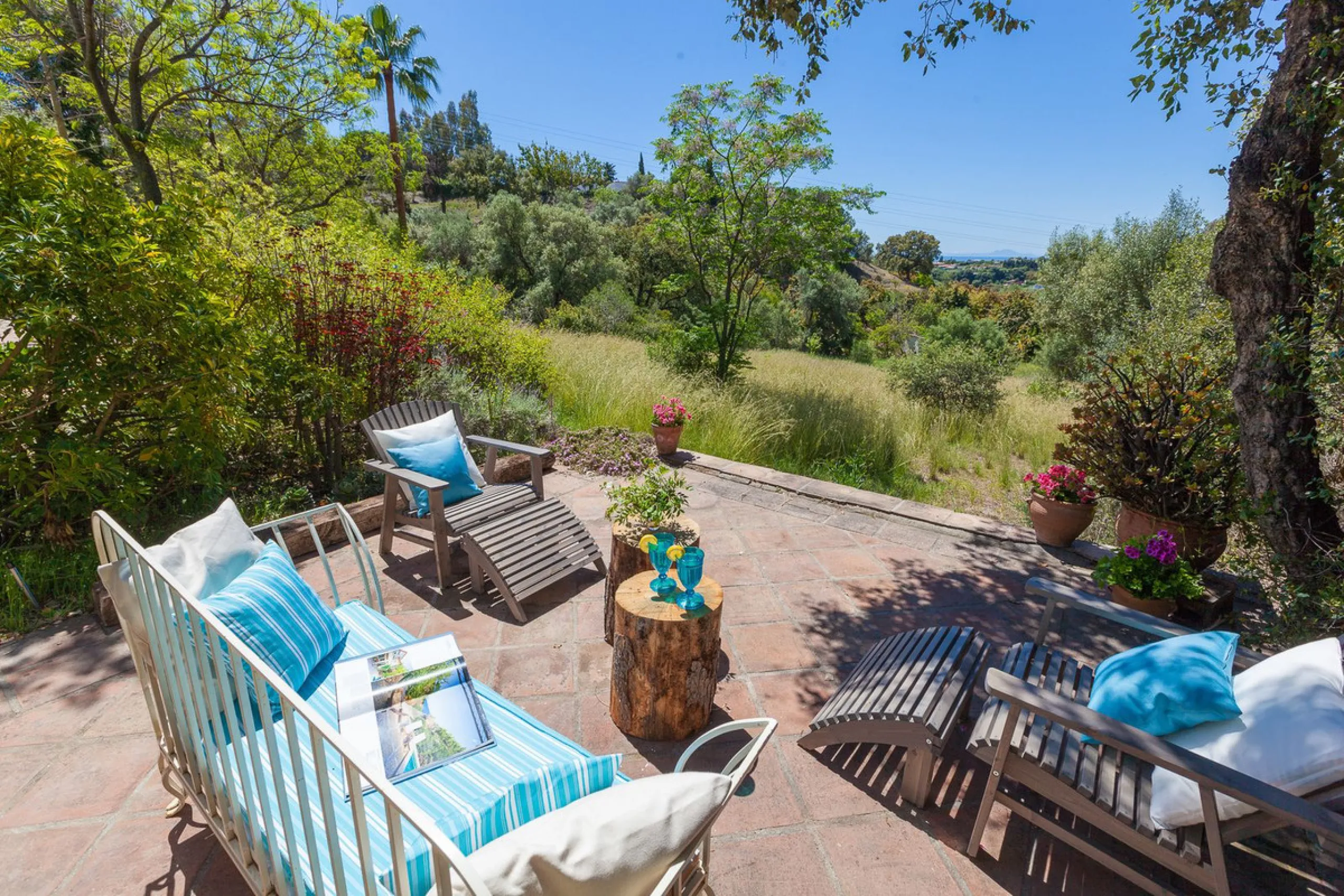 House - Detached Villa в продаже в Estepona, Málaga. В доме 3 спален и 3 ванных комнат. Площадь дома 170 м². Площадь участка 1500 м²