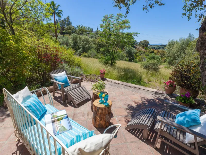 House - Detached Villa в продаже в Estepona, Málaga. В доме 3 спален и 3 ванных комнат. Площадь дома 170 м². Площадь участка 1500 м²