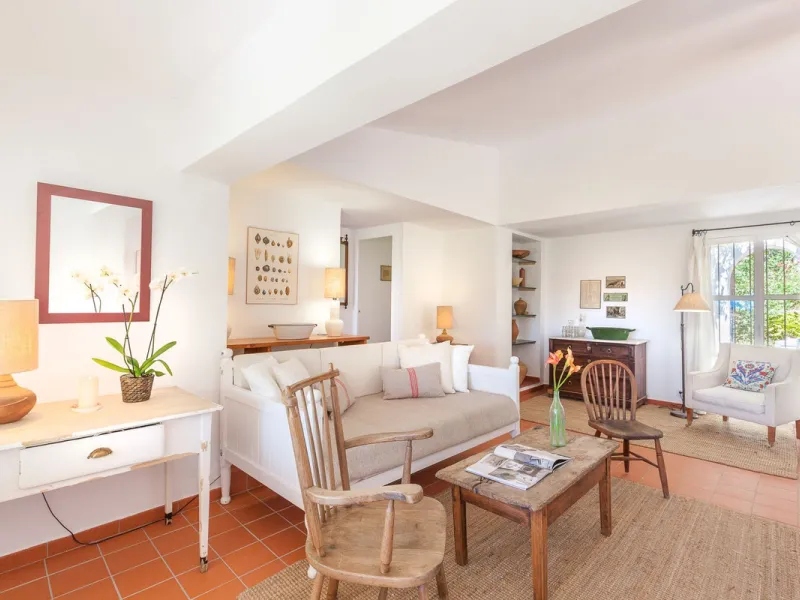 House - Detached Villa в продаже в Estepona, Málaga. В доме 3 спален и 3 ванных комнат. Площадь дома 170 м². Площадь участка 1500 м²