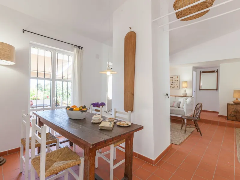 House - Detached Villa в продаже в Estepona, Málaga. В доме 3 спален и 3 ванных комнат. Площадь дома 170 м². Площадь участка 1500 м²