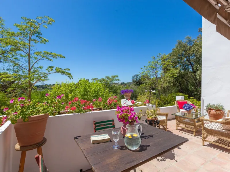 House - Detached Villa в продаже в Estepona, Málaga. В доме 3 спален и 3 ванных комнат. Площадь дома 170 м². Площадь участка 1500 м²