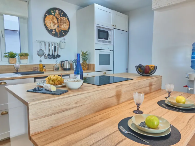 Stylish south facing two bedroom, two bathroom apartment located within this much sought after urbanisation of Vistalmar, between Sotogrande and La Duquesa marina. Set within a secure, gated and quiet community boasting four swimming pools with lush tropi