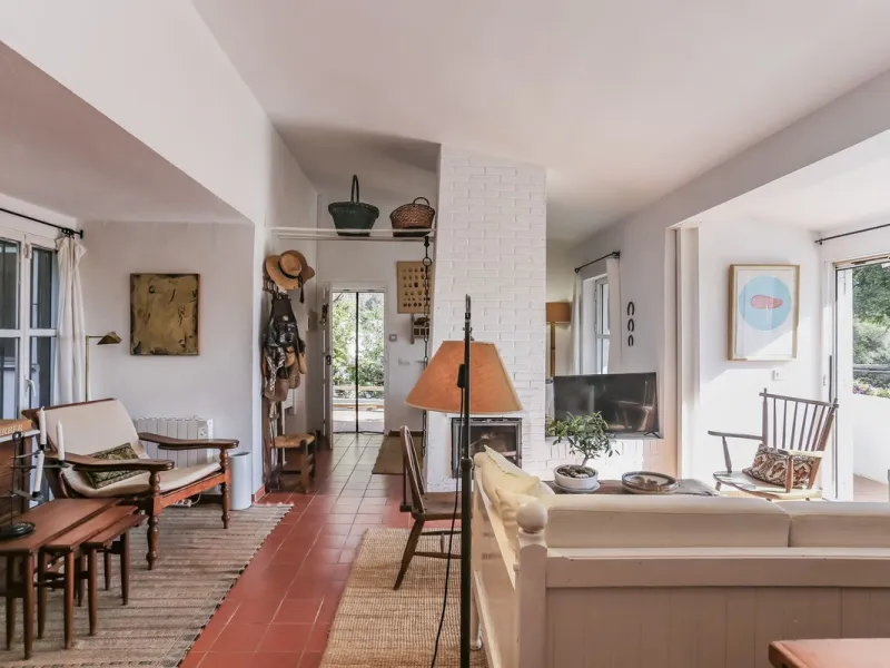 House - Detached Villa в продаже в Estepona, Málaga. В доме 3 спален и 3 ванных комнат. Площадь дома 170 м². Площадь участка 1500 м²