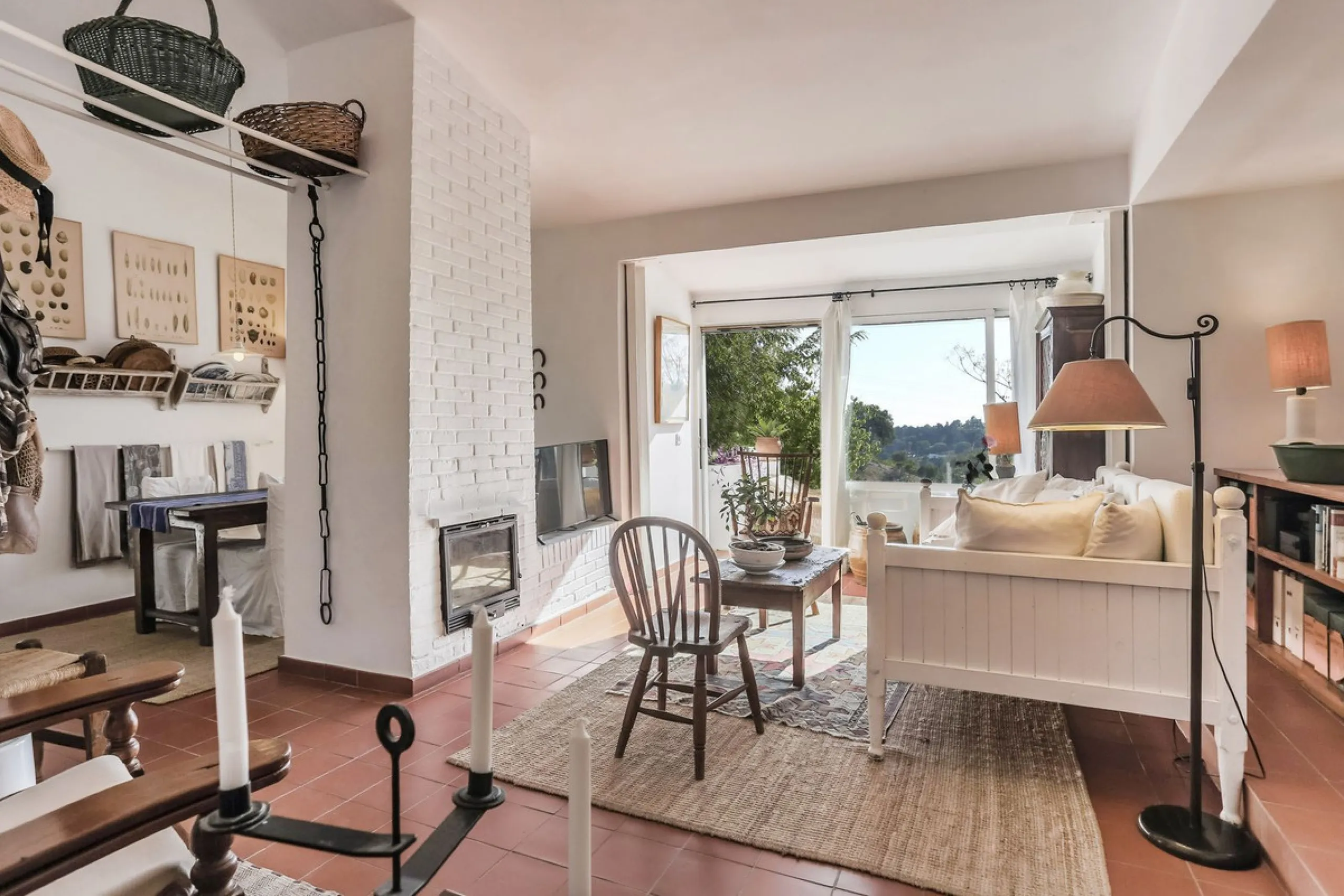 House - Detached Villa в продаже в Estepona, Málaga. В доме 3 спален и 3 ванных комнат. Площадь дома 170 м². Площадь участка 1500 м²